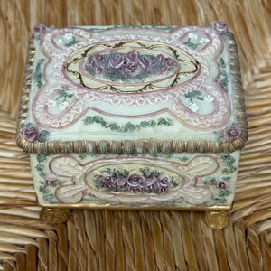Vintage Dezine Porcelain Floral Trinket Box with Gold Trim Foot Design Pre-Owned